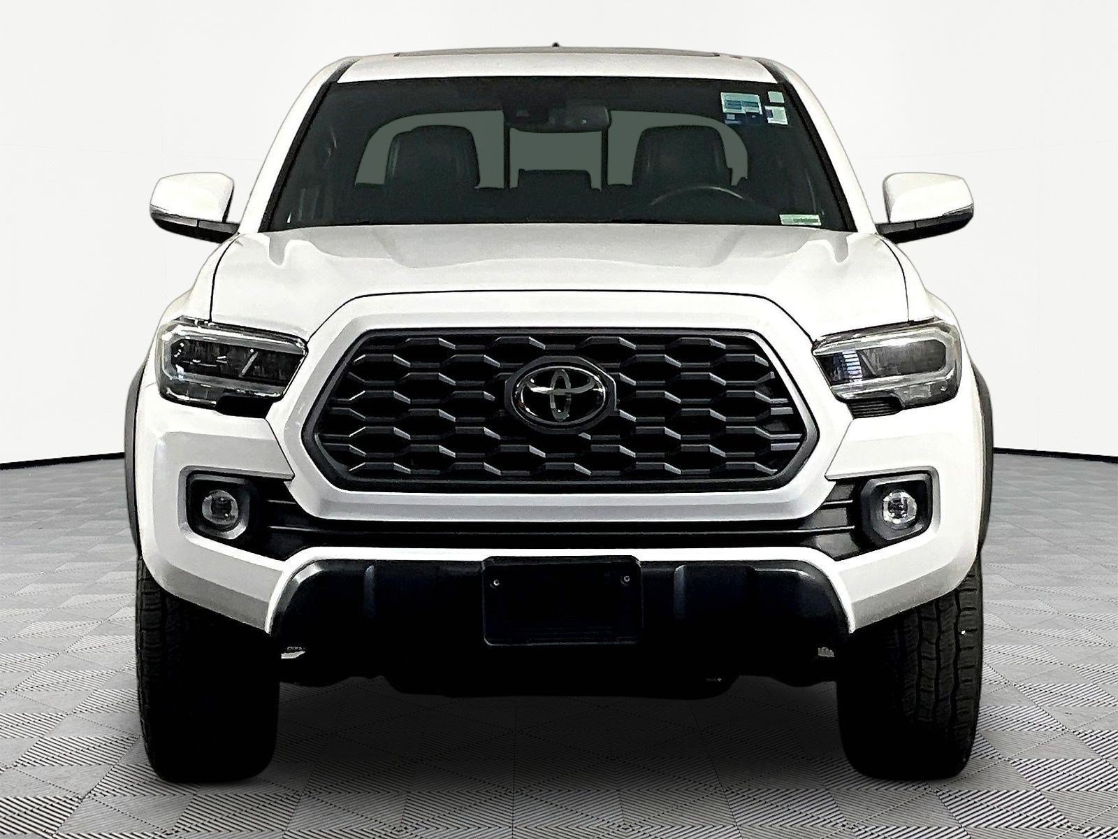 Used 2020 Toyota Tacoma TRD Off-Road w/ TRD Premium Off Road Package AWD/4WD image 2