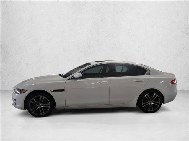 Used 2017 Jaguar XE Premium image 8