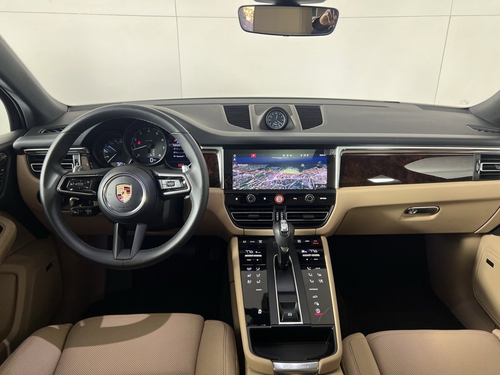 Certified 2025 Porsche Macan image 21