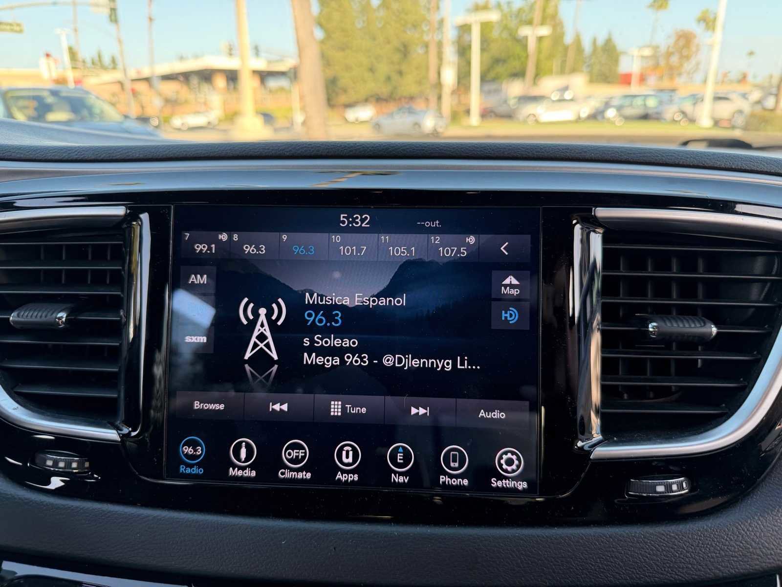 Used 2019 Chrysler Pacifica Touring Plus w/ S Appearance Package image 14