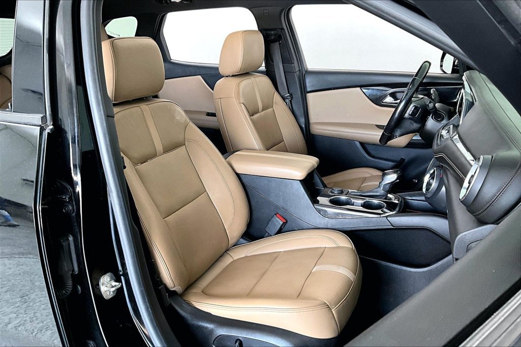 Used 2019 Chevrolet Blazer Premier w/ Sun and Wheels Package FWD image 9