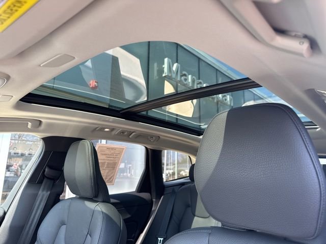 Certified 2025 Volvo XC60 B5 Plus w/ Climate Package image 23