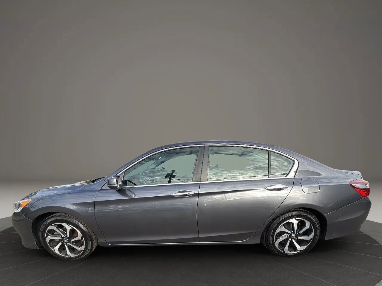 Used 2017 Honda Accord EX-L image 8