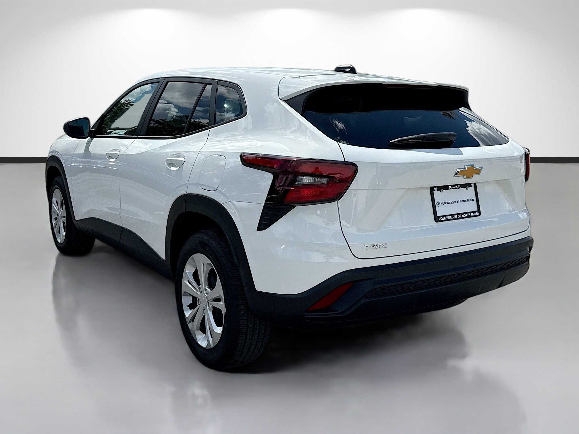 Used 2026 Chevrolet Trax LS FWD image 5