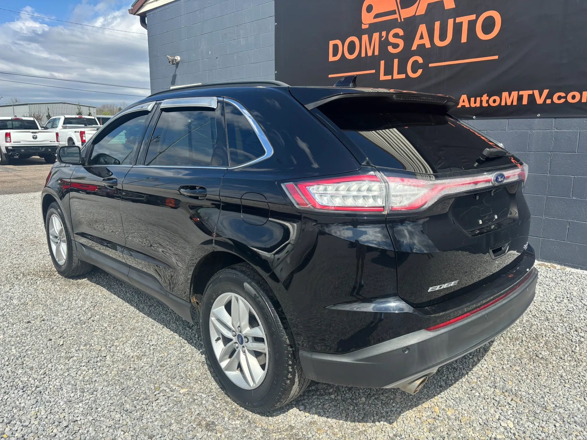 Used 2018 Ford Edge SEL w/ Equipment Group 201A AWD/4WD image 3