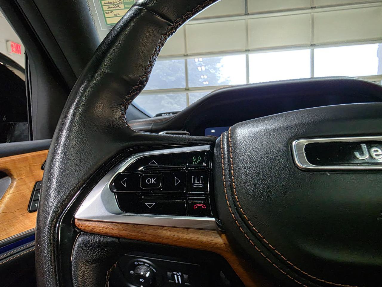 Used 2023 Jeep Grand Cherokee L Summit AWD/4WD image 33