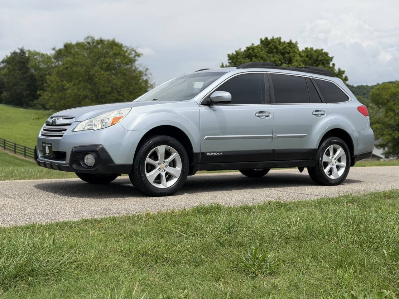 Used 2013 Subaru Outback 2.5i Premium w/ All-Weather Pkg AWD/4WD image 25