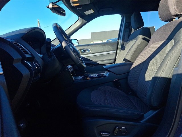 Used 2018 Ford Explorer XLT w/ Equipment Group 201A image 13