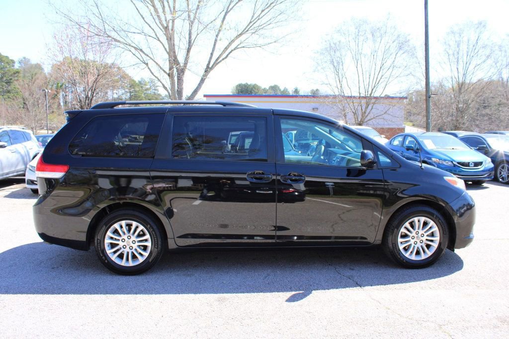 Used 2012 Toyota Sienna XLE image 5