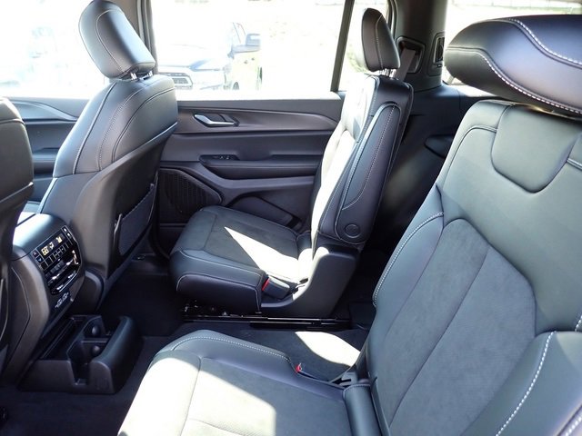 New 2025 Jeep Grand Cherokee L Altitude image 13