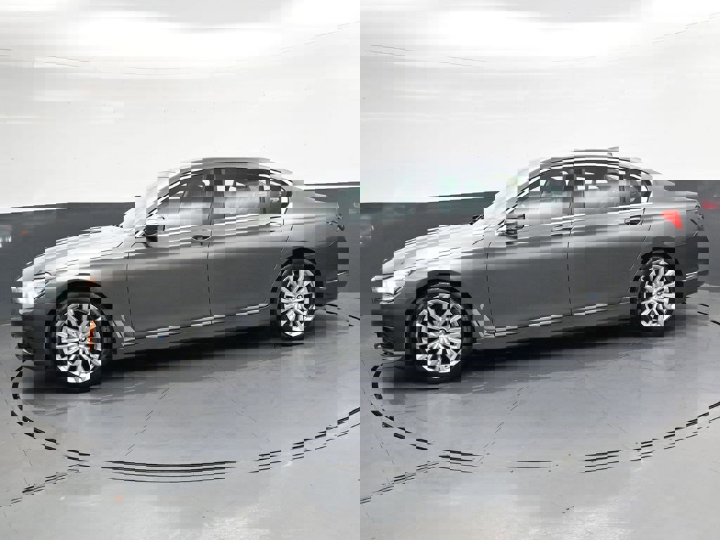 Used 2016 BMW 740i RWD image 7