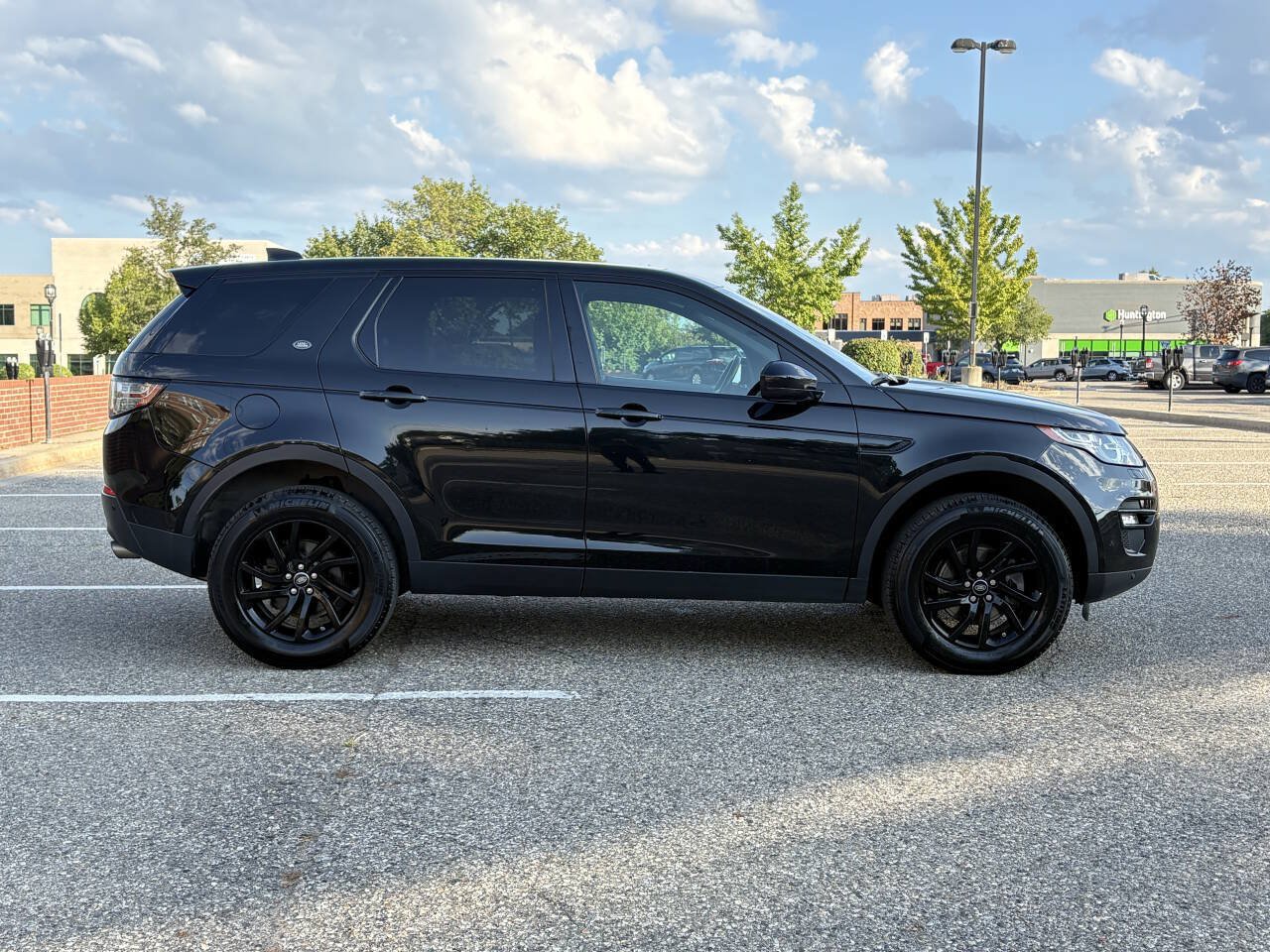 Used 2017 Land Rover Discovery Sport HSE AWD/4WD image 6