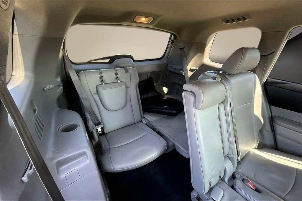 Used 2012 Toyota Highlander SE w/ Tow Pkg image 26