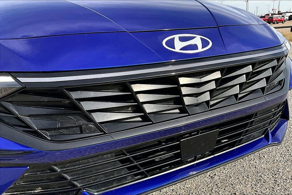 Used 2025 Hyundai Elantra SEL image 28