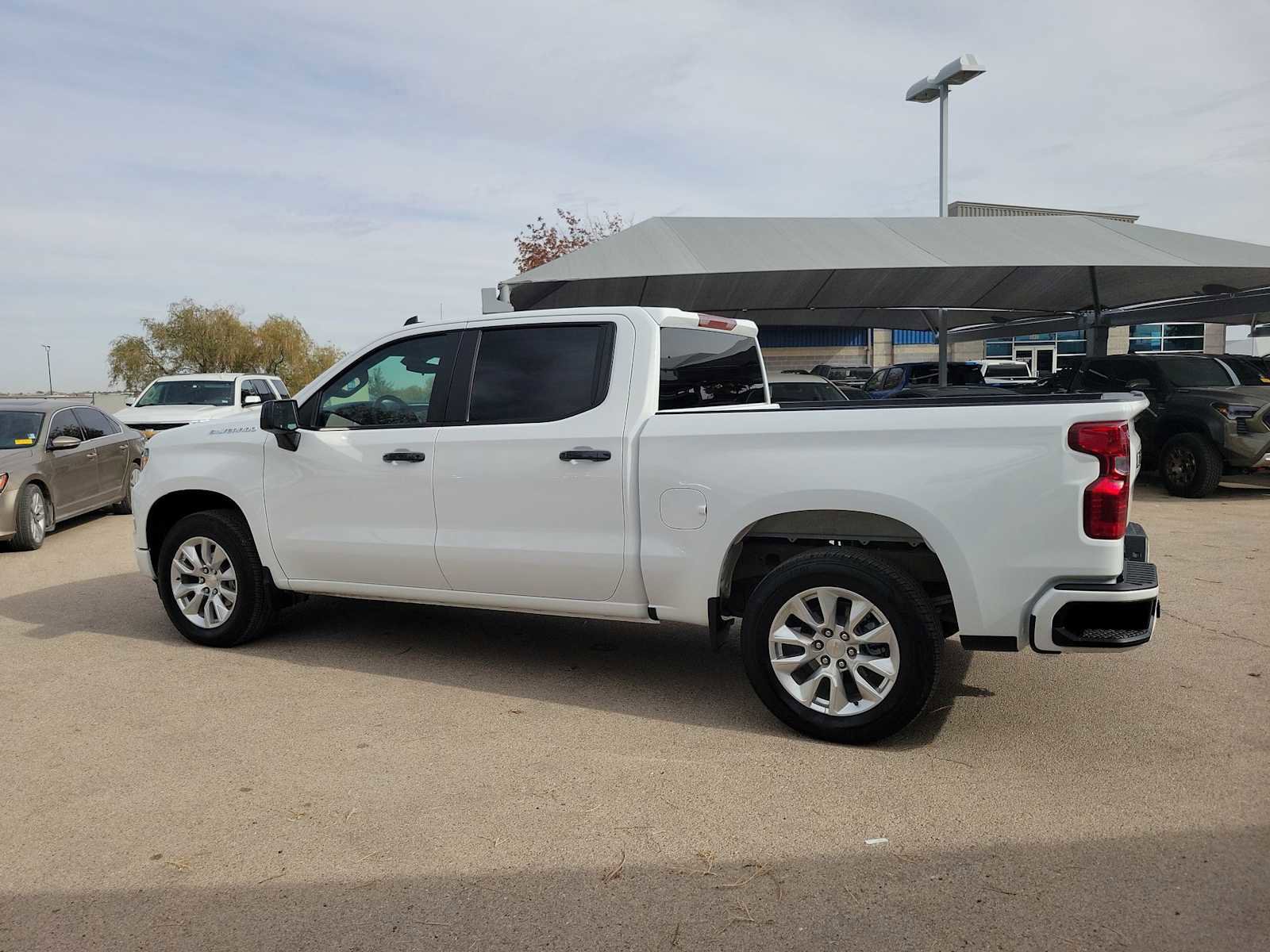 Used 2025 Chevrolet Silverado 1500 Custom image 3