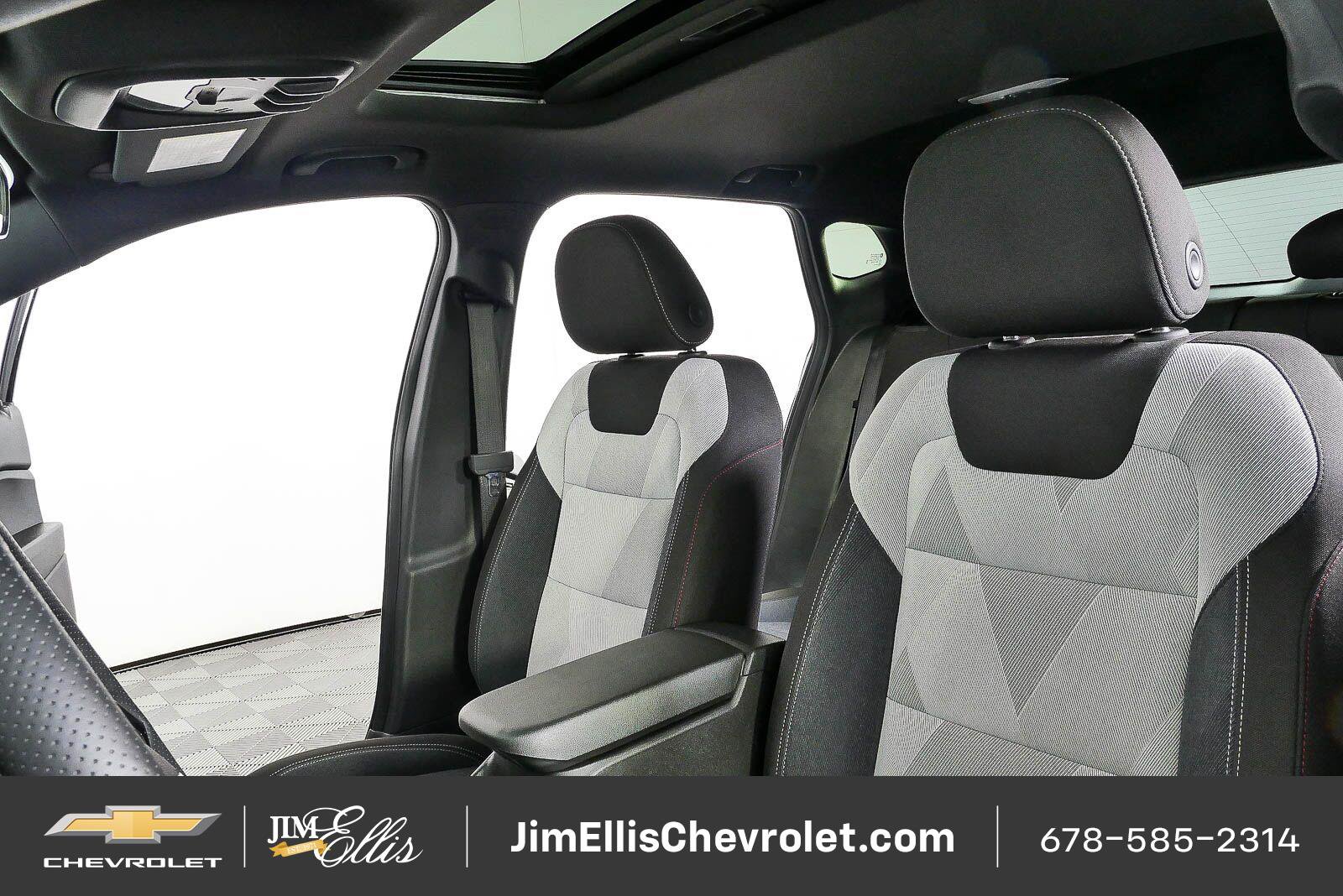 Certified 2025 Chevrolet Trax RS w/ Sunroof Package FWD image 5