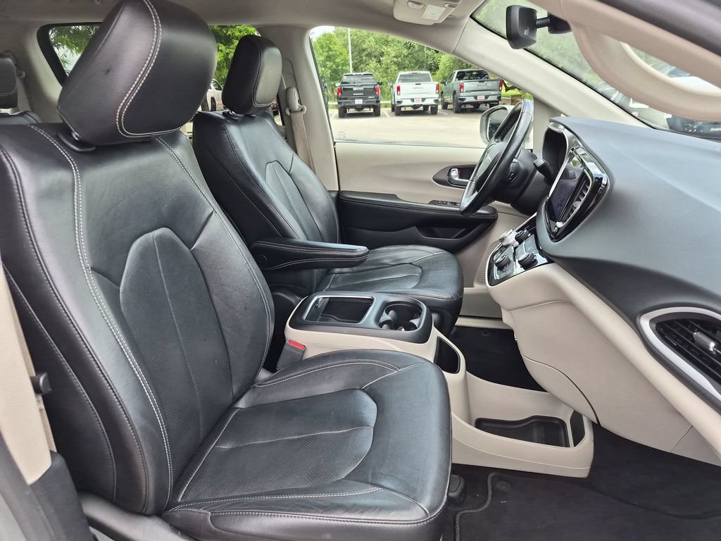Used 2022 Chrysler Pacifica Touring-L FWD image 35