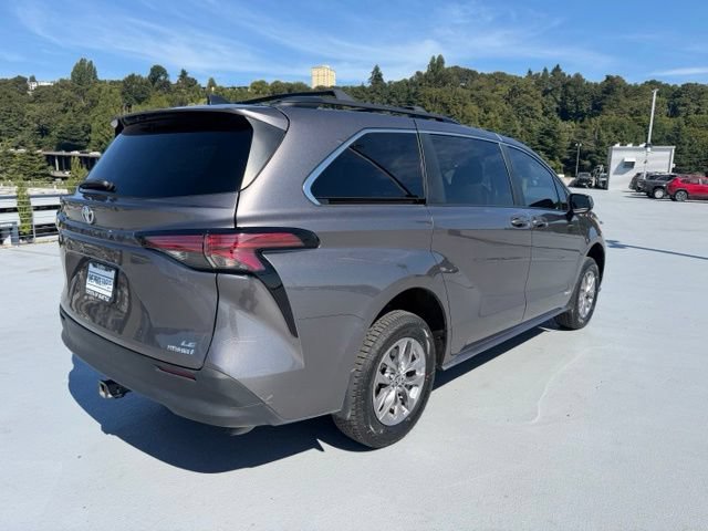 Used 2021 Toyota Sienna LE w/ LE Plus Package AWD/4WD image 3