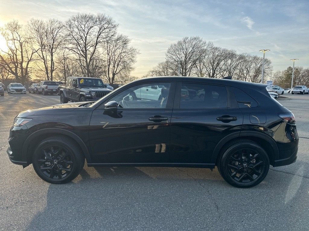 Used 2025 Honda HR-V Sport image 3