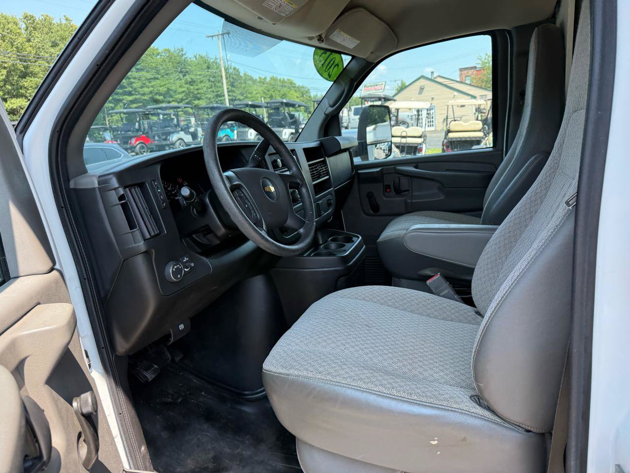 Used 2015 Chevrolet Express 3500 Extended RWD image 18