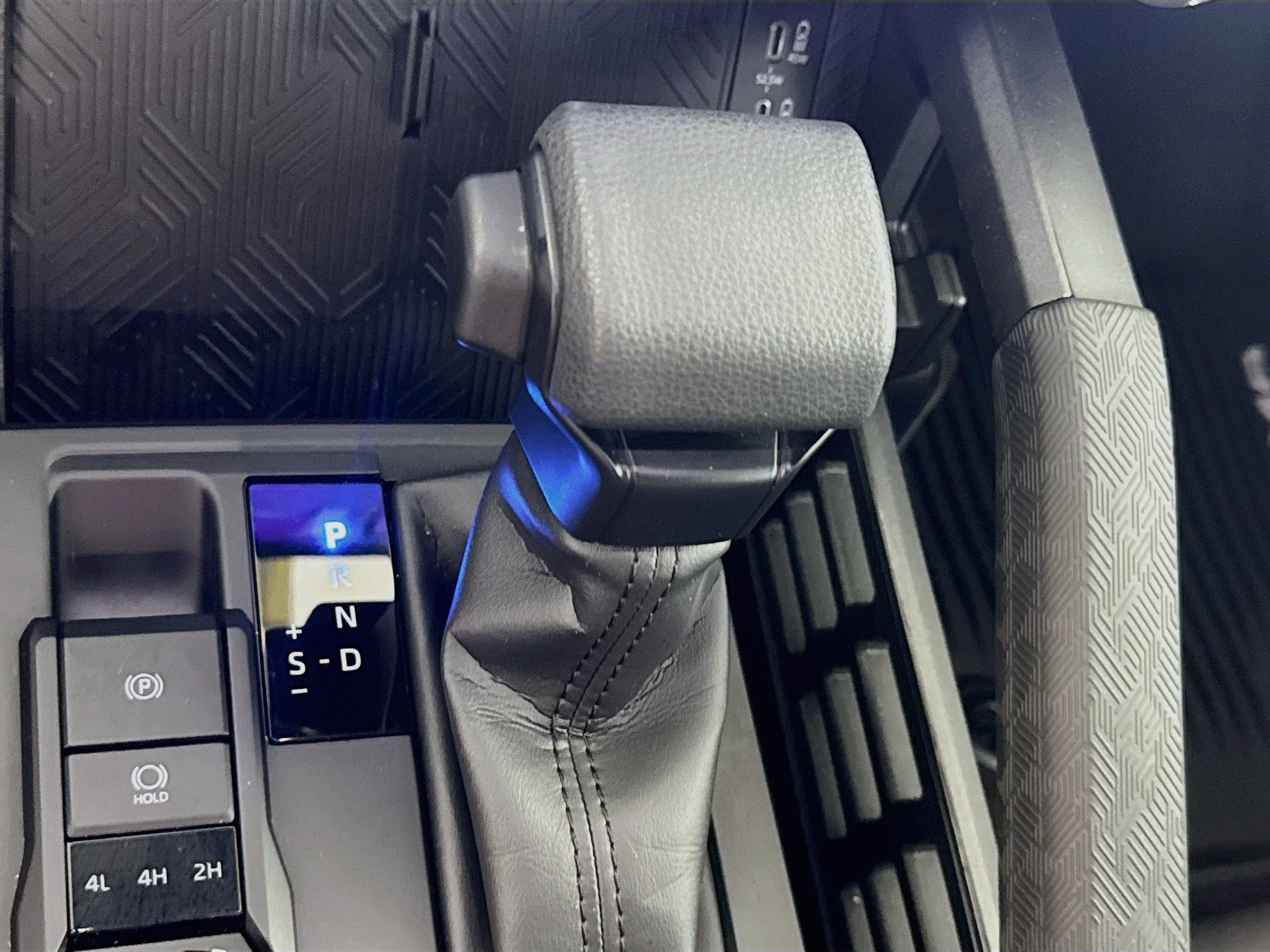 Certified 2025 Toyota Tacoma SR5 AWD/4WD image 17