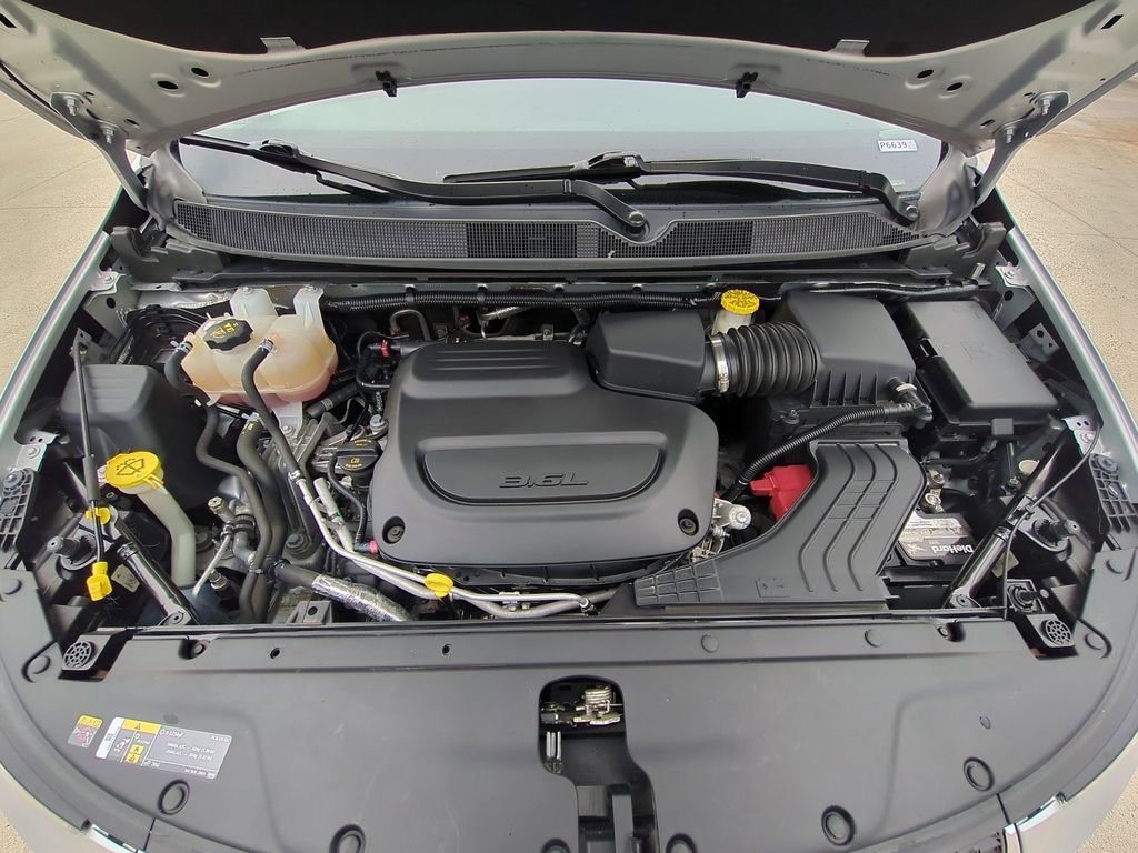 Used 2023 Chrysler Pacifica Touring-L FWD image 37