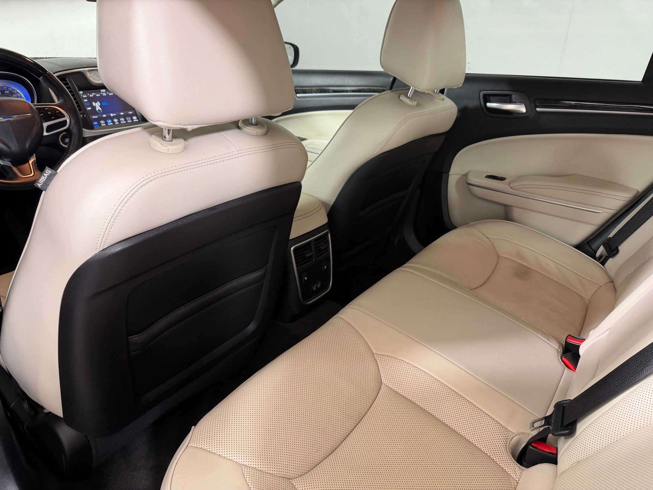 Used 2019 Chrysler 300 Limited RWD image 23