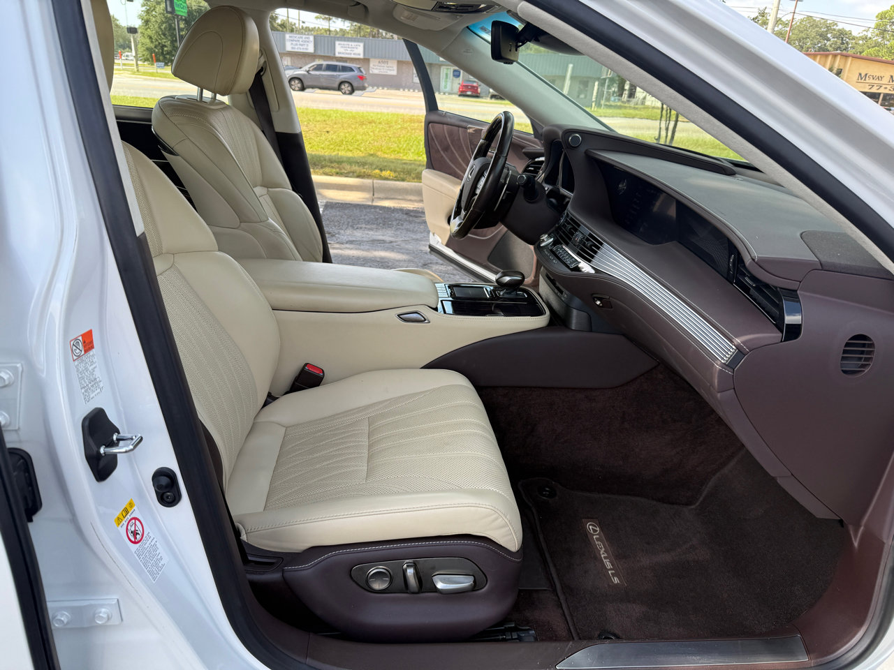 Used 2018 Lexus LS 500h AWD w/ Interior Upgrade Package image 22