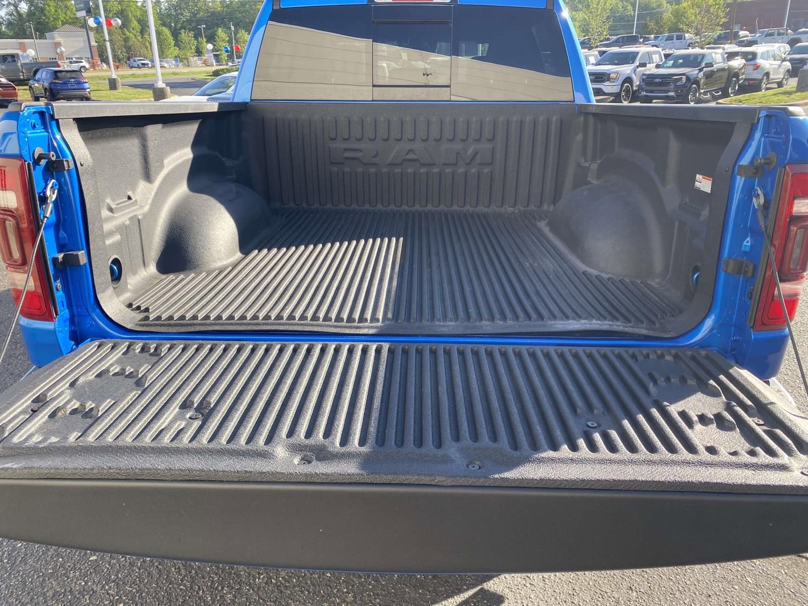 Used 2023 RAM 1500 Laramie AWD/4WD image 9