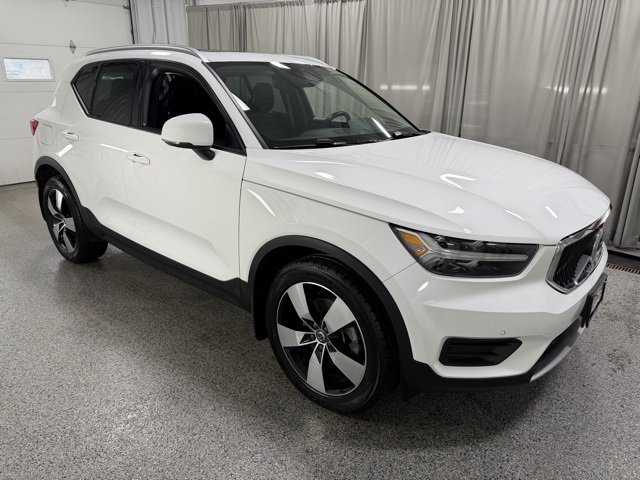 Used 2020 Volvo XC40 T5 Momentum w/ Premium Package image 3