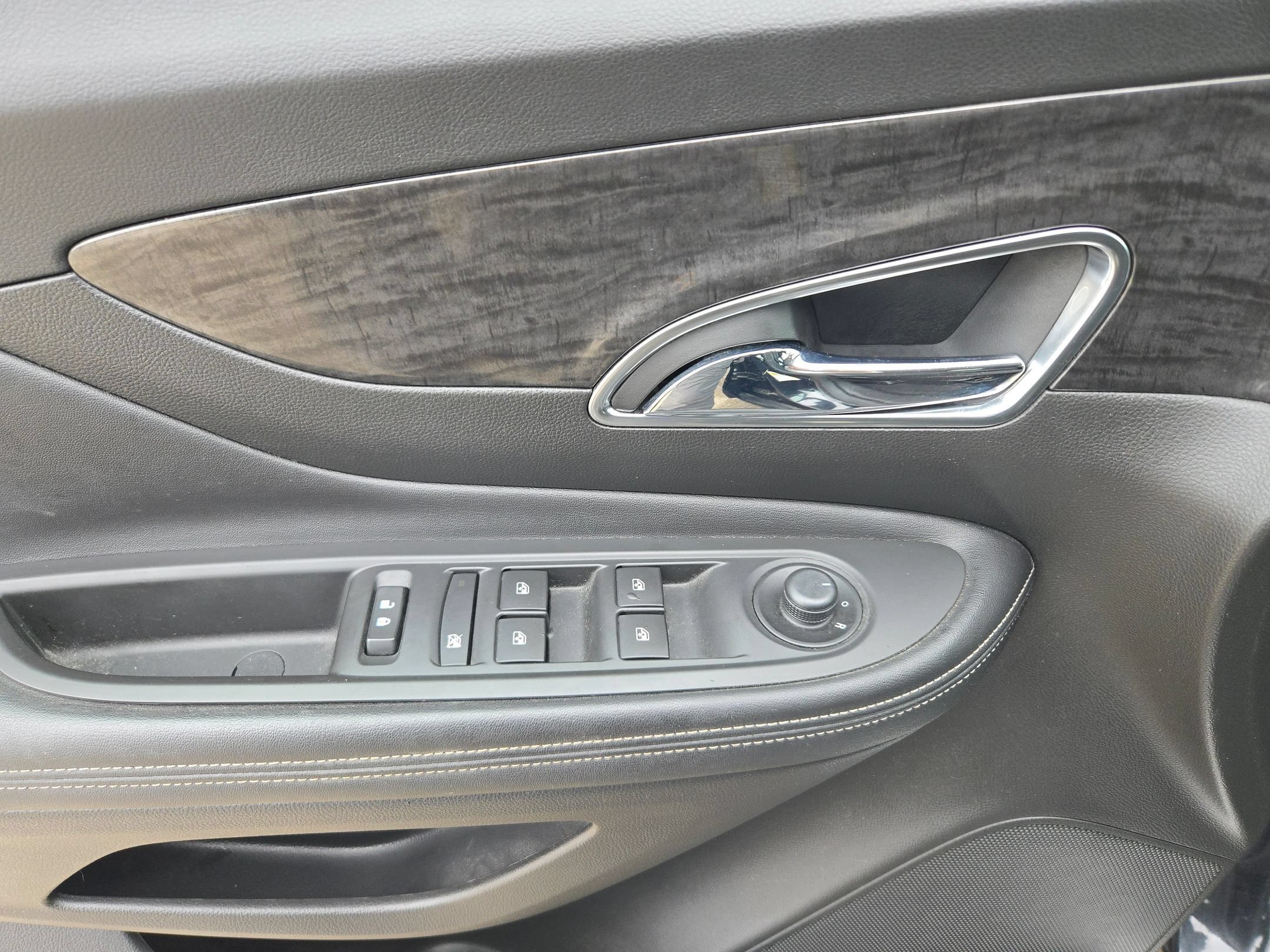 Used 2015 Buick Encore FWD image 12