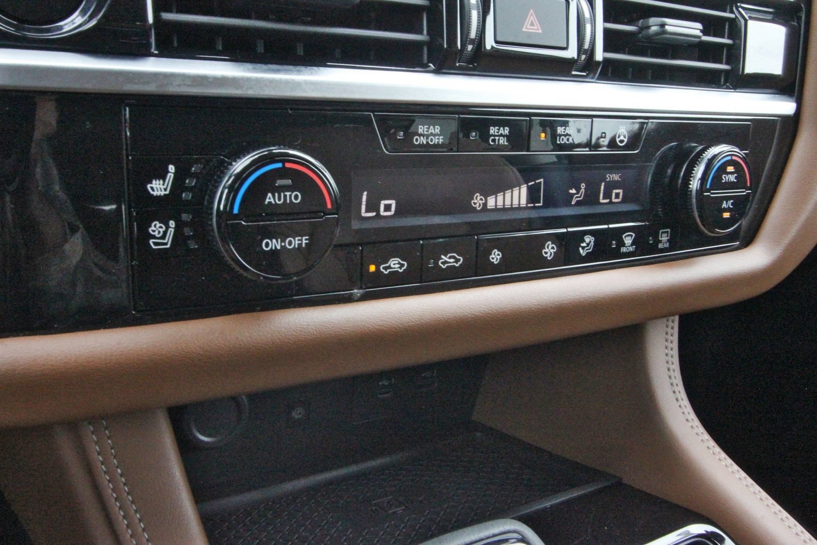 Certified 2025 Nissan Pathfinder Platinum w/ Cargo Package FWD image 28
