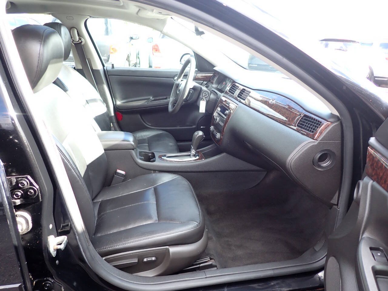 Used 2015 Chevrolet Impala LTZ FWD image 12
