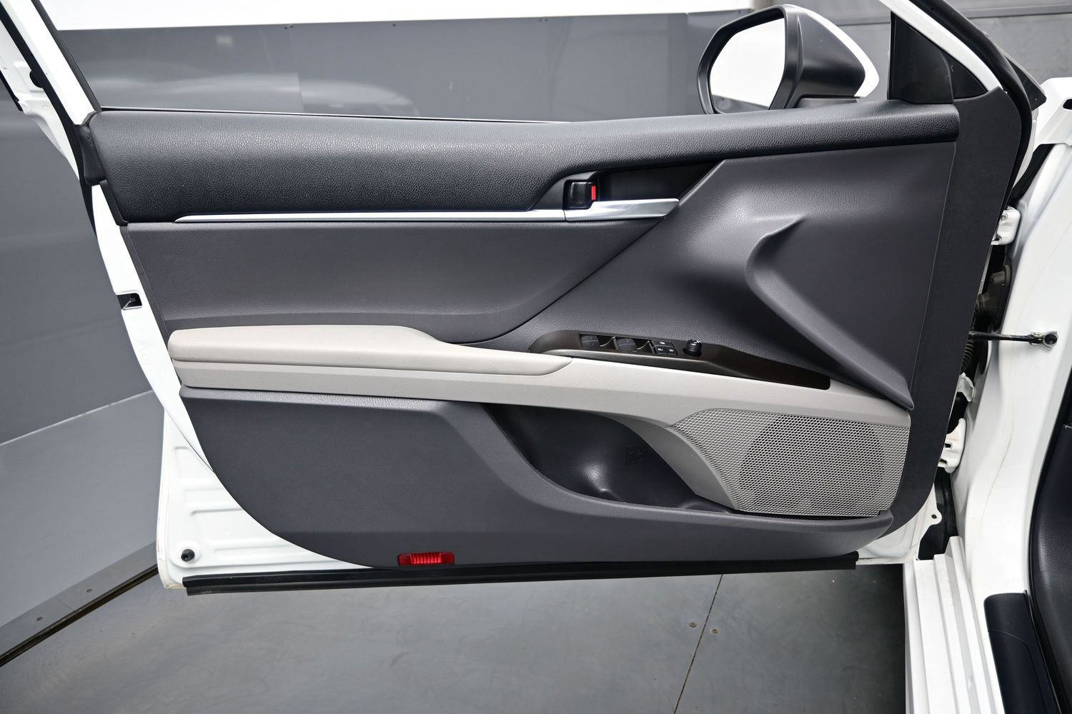 Used 2022 Toyota Camry SE FWD image 9