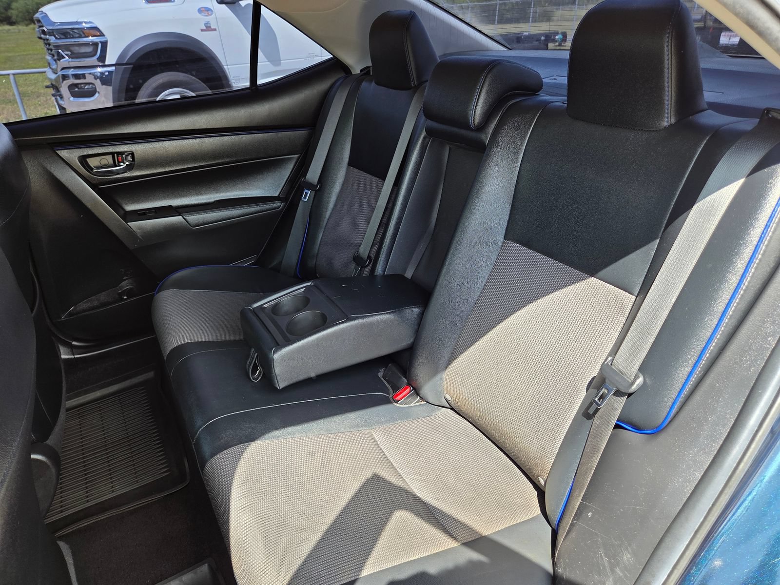 Used 2019 Toyota Corolla SE FWD image 23