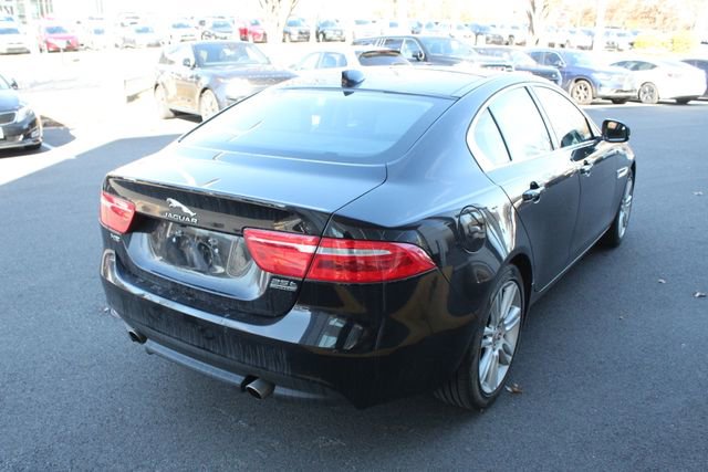 Used 2019 Jaguar XE Prestige image 2