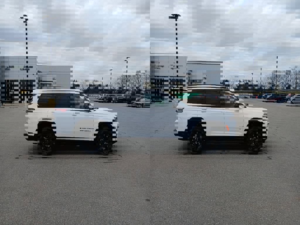 New 2026 Jeep Grand Cherokee L Laredo image 8