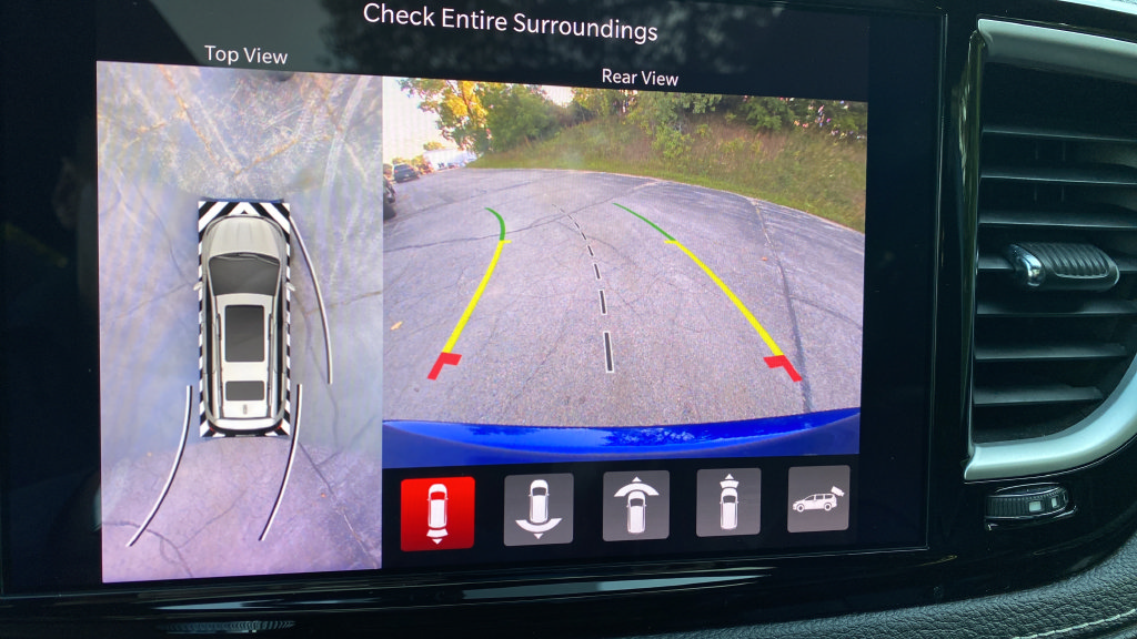 Used 2021 Chrysler Pacifica Touring-L w/ Uconnect Theater Family Group AWD/4WD image 14