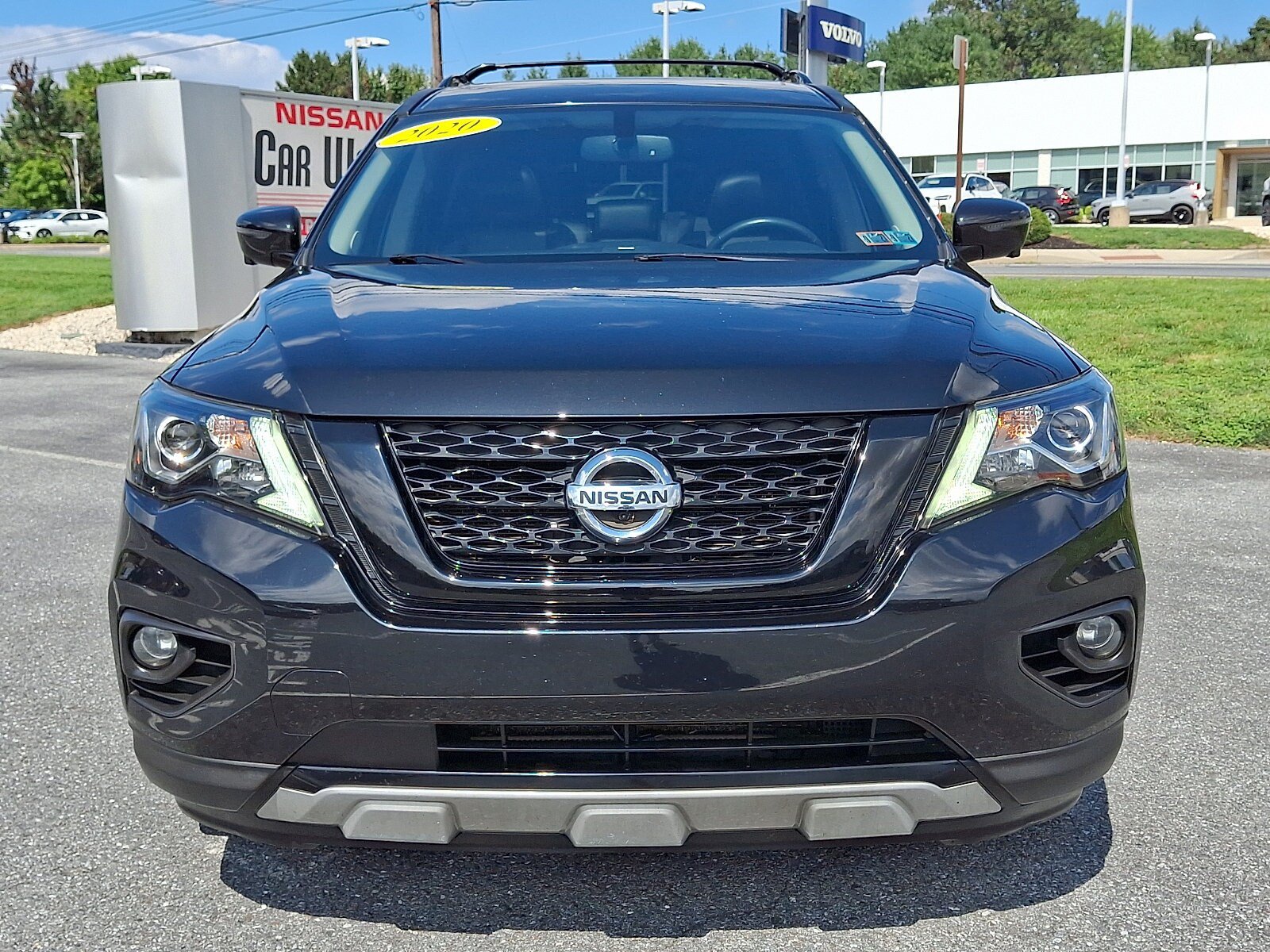 Used 2020 Nissan Pathfinder SL AWD/4WD image 2
