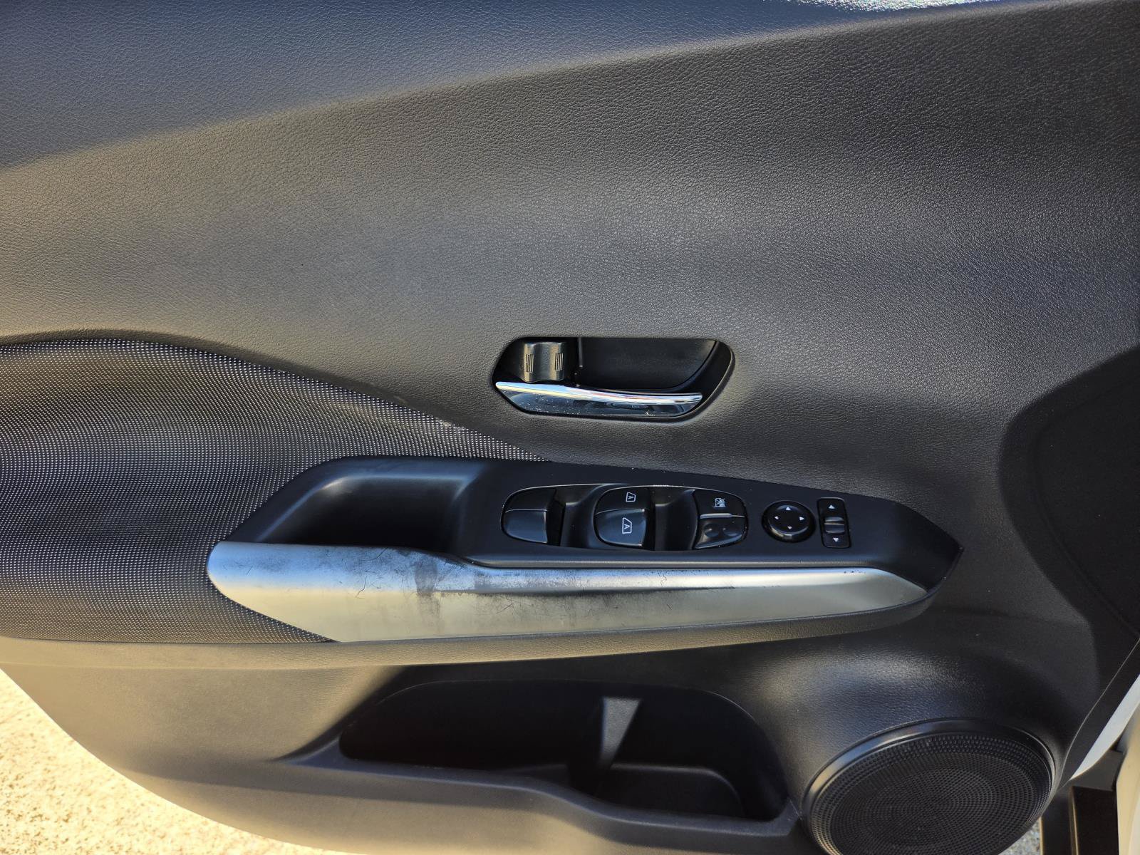 Used 2020 Nissan Kicks SV FWD image 16