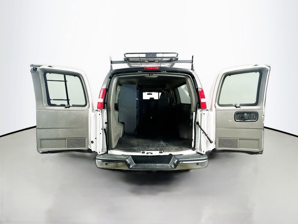Used 2022 Chevrolet Express 2500 Extended image 28