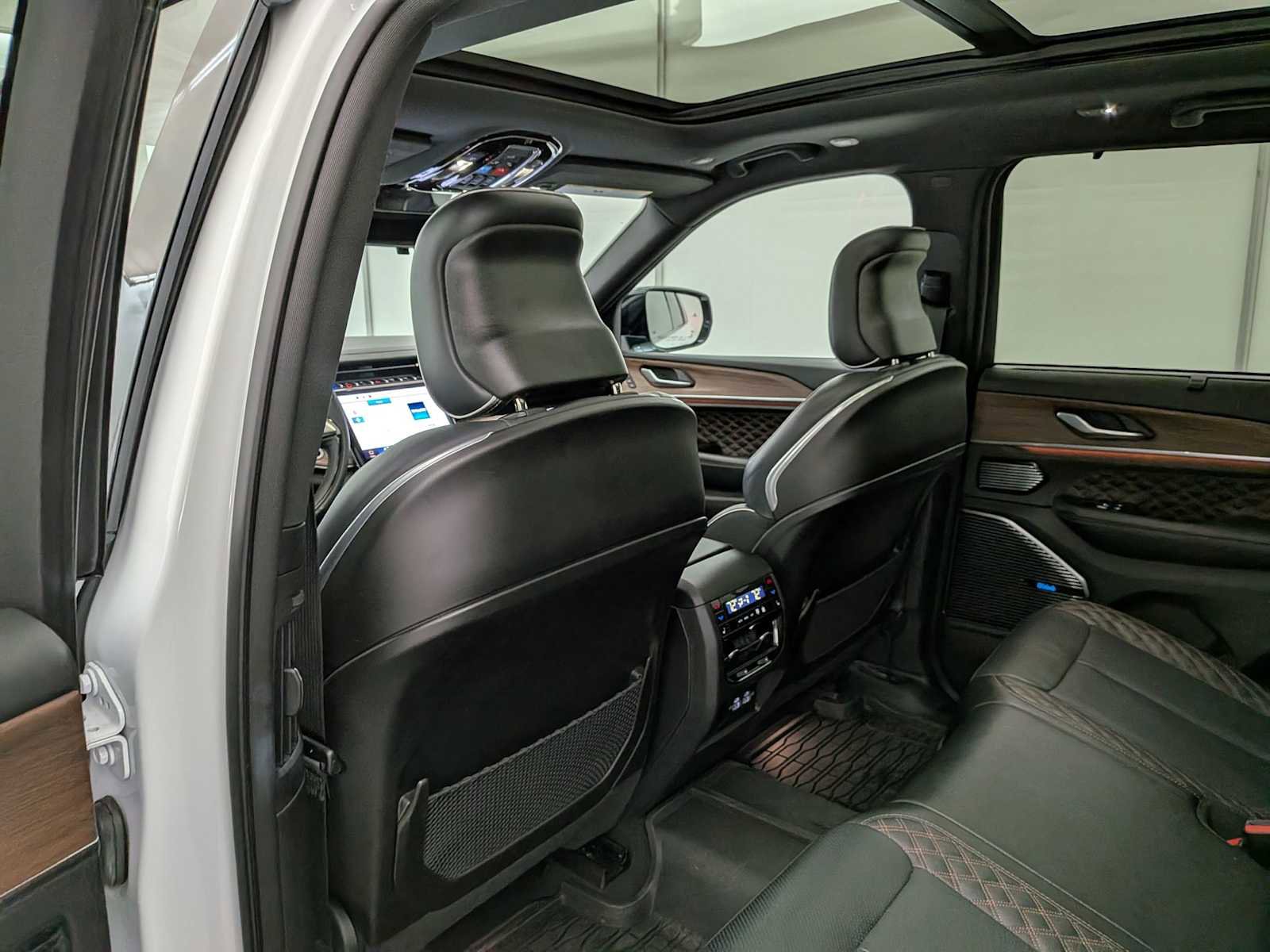 Used 2023 Jeep Grand Cherokee Summit w/ Advanced Protech Group IV image 20