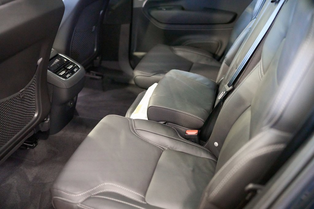 New 2025 Volvo XC90 B6 Ultra w/ Lounge Package image 15