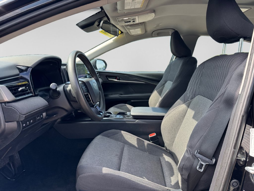 Used 2025 Toyota Camry LE FWD image 18