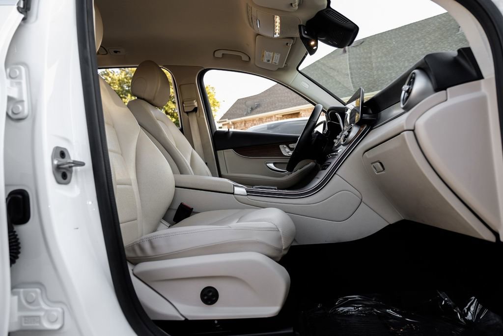 Used 2022 Mercedes-Benz GLC 300 w/ Premium Package Lite image 37