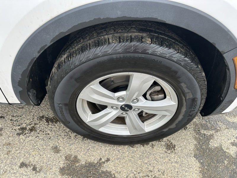 Used 2023 Kia Sorento LX image 18