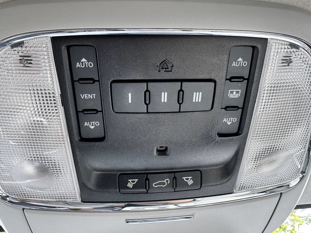 Used 2019 Jeep Grand Cherokee Summit AWD/4WD image 29