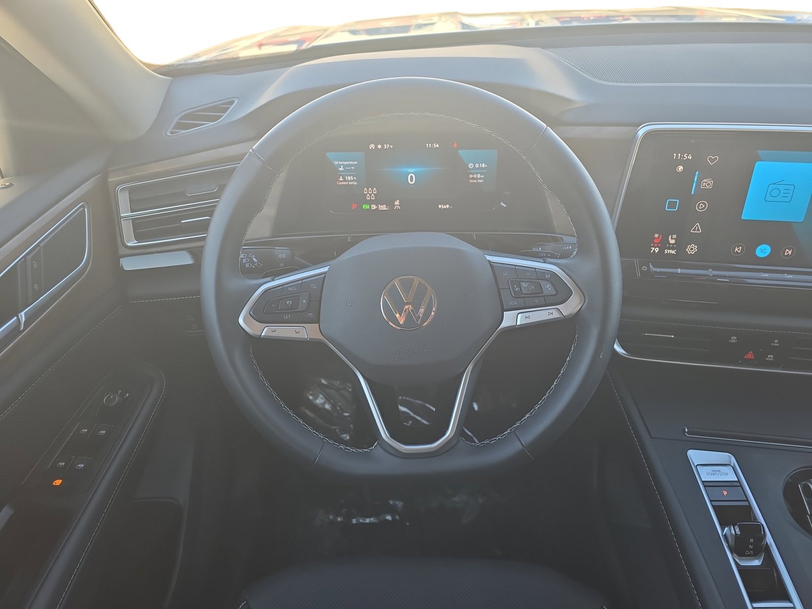 Used 2025 Volkswagen Atlas SE image 3
