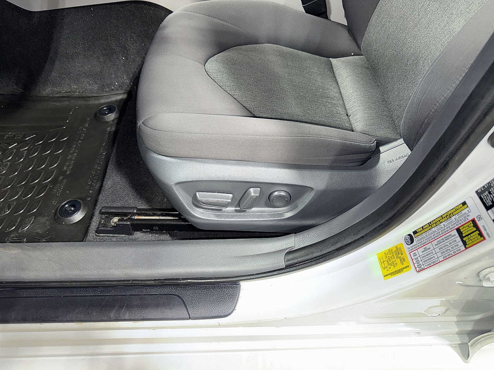 Used 2021 Toyota Camry LE FWD image 23