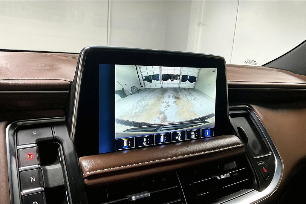 Used 2022 Chevrolet Tahoe High Country w/ Premium Package AWD/4WD image 28
